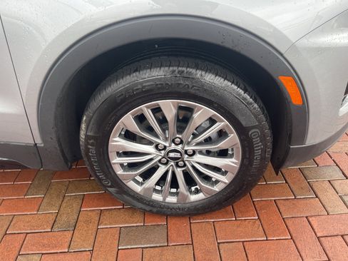 Used 2025 Cadillac XT4 Premium Luxury image 6