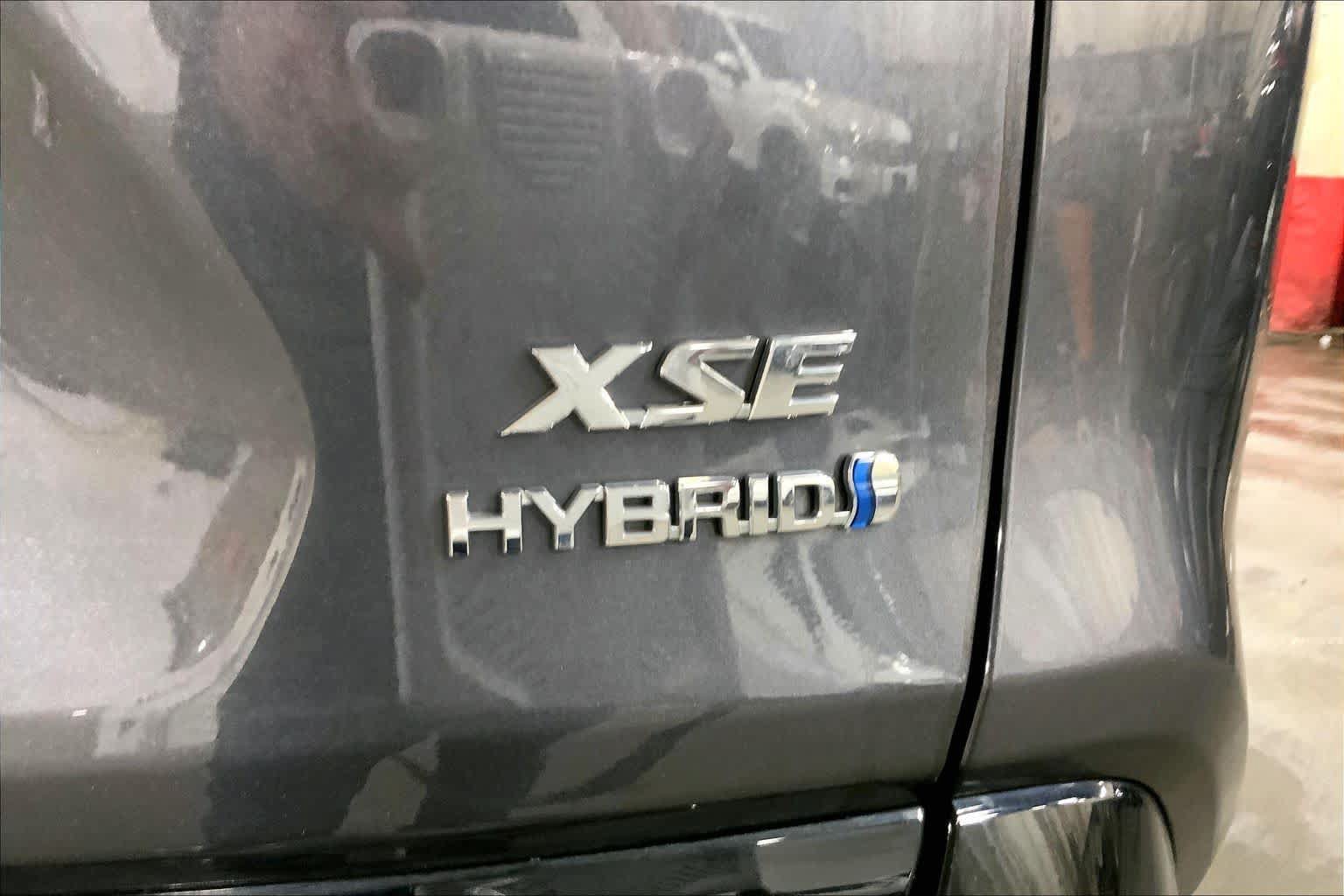 Used 2023 Toyota RAV4 XSE AWD/4WD image 10