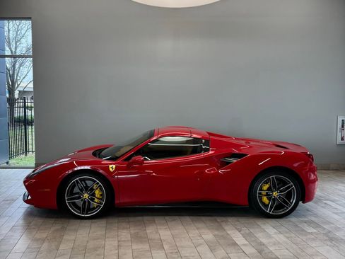Used 2019 Ferrari 488 Spider Base image 2