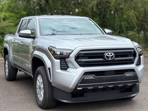 Certified 2025 Toyota Tacoma SR5 AWD/4WD image 7