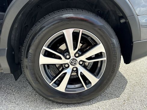 Used 2018 Toyota RAV4 XLE FWD image 19