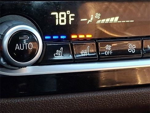 Used 2023 BMW 530e xDrive w/ Premium Package image 27