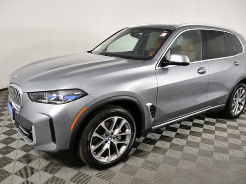 Used 2024 BMW X5 xDrive40i w/ Premium Package AWD/4WD image 10