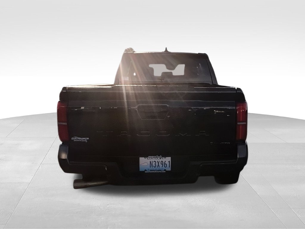 Used 2025 Toyota Tacoma TRD Sport AWD/4WD image 7