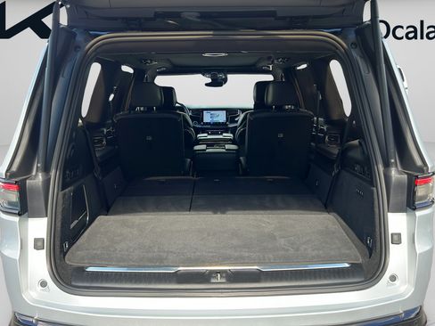 Used 2023 Jeep Grand Wagoneer Series III w/ Rear Seat Video Group 1 AWD/4WD image 10