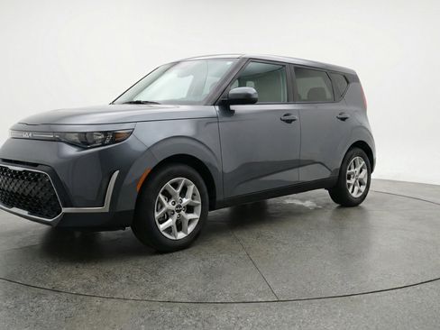 Used 2025 Kia Soul LX w/ LX Technology Package FWD image 3