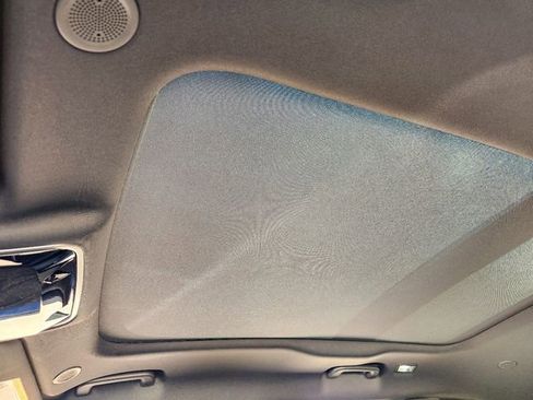 New 2025 Land Rover Range Rover Velar Dynamic SE image 23