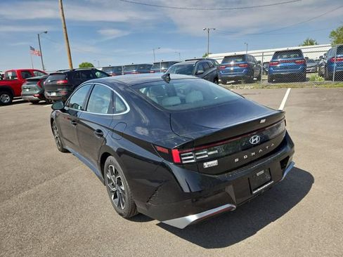 Certified 2025 Hyundai Sonata SEL AWD/4WD image 8