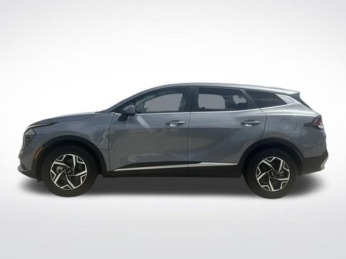 Used 2025 Kia Sportage LX FWD image 2