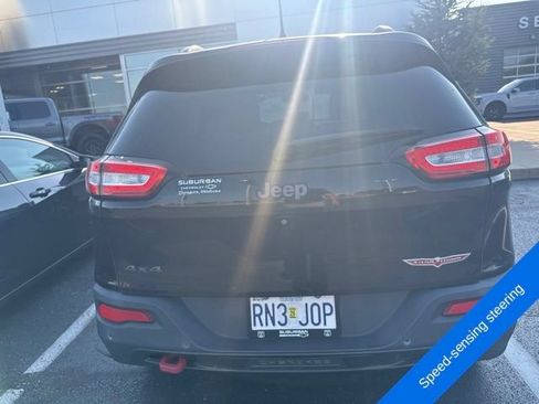 Used 2018 Jeep Cherokee Trailhawk AWD/4WD image 10