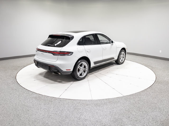 Used 2024 Porsche Macan w/ Premium Plus Package AWD/4WD image 29