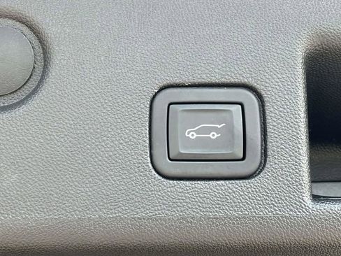 Used 2024 Chevrolet Equinox LT FWD image 21