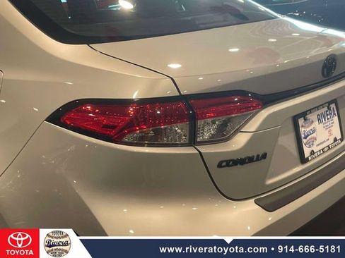 Used 2024 Toyota Corolla LE w/ LE Convenience Package FWD image 11