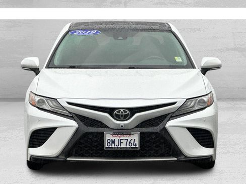 Used 2019 Toyota Camry XSE image 9