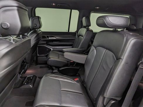 Used 2024 Jeep Wagoneer Series III image 37