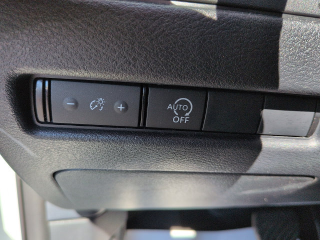 Used 2025 Nissan Rogue S FWD image 14