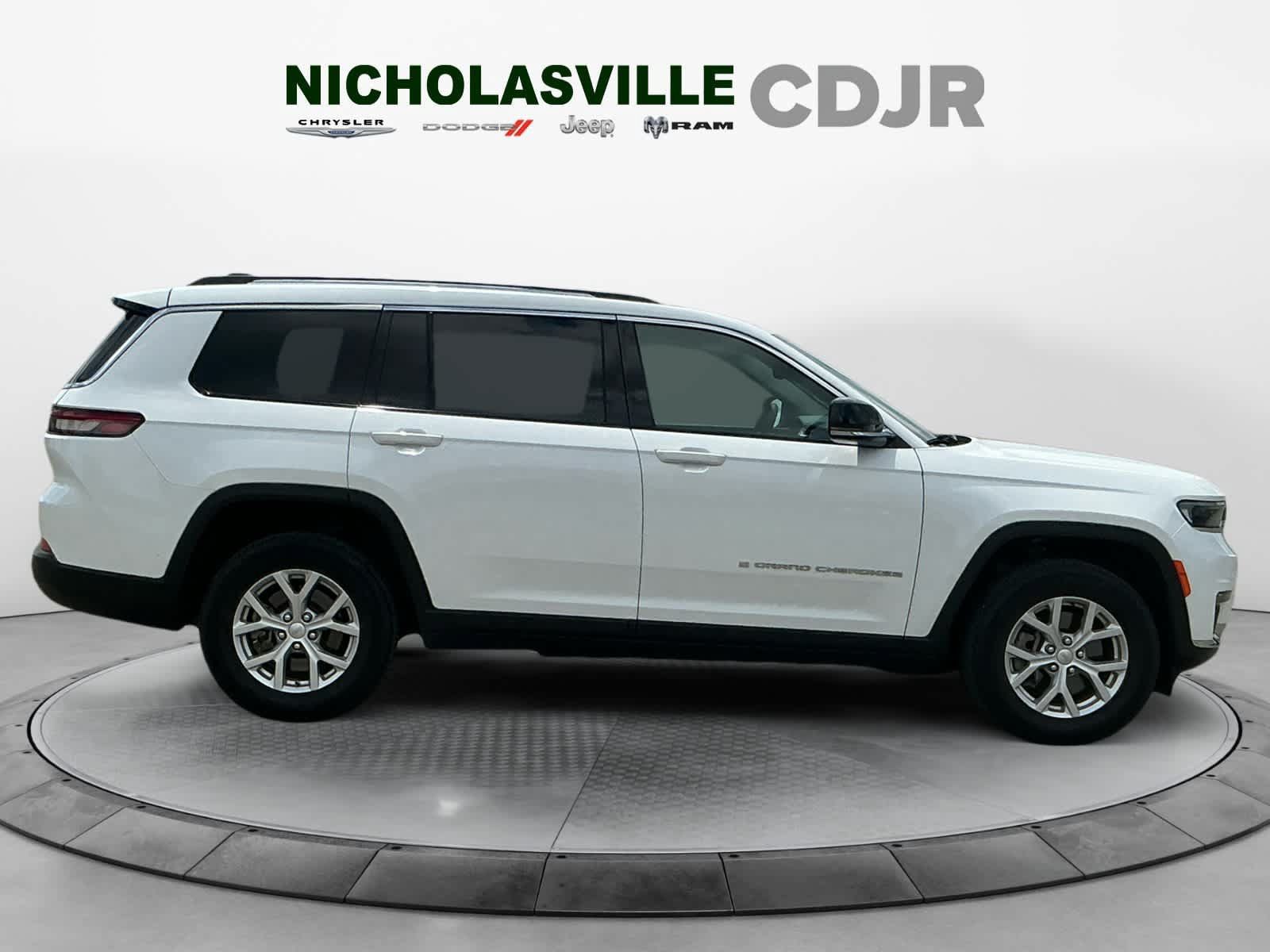 Used 2023 Jeep Grand Cherokee L Limited AWD/4WD image 6