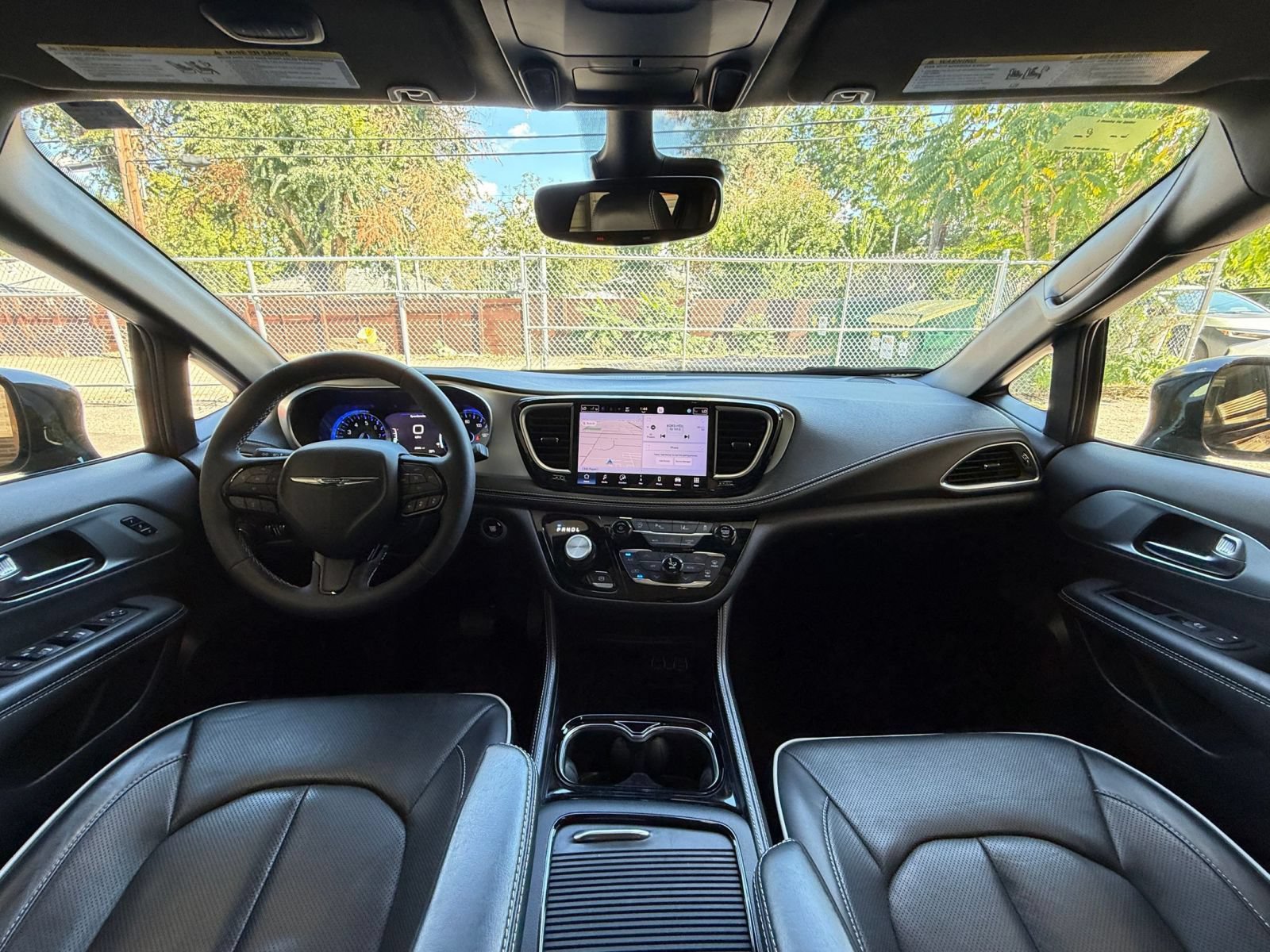 Used 2025 Chrysler Pacifica Limited FWD image 36