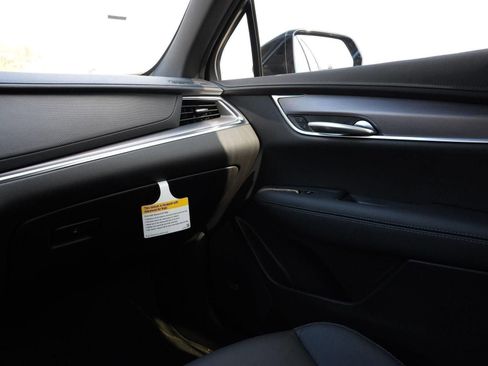 New 2026 Cadillac XT5 Luxury w/ LPO, ONYX Package image 98