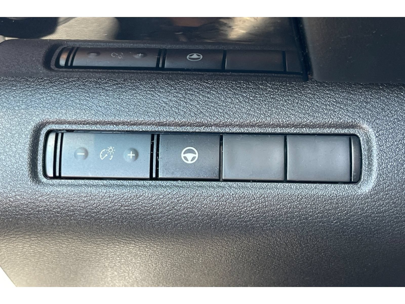 Used 2022 Nissan Pathfinder SV FWD image 42