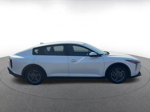 Used 2025 Kia K4 LXS image 16