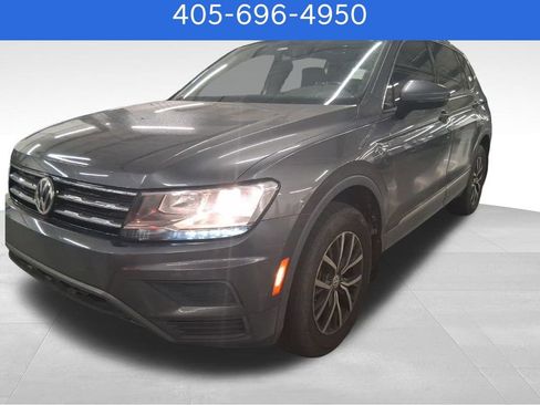 Used 2020 Volkswagen Tiguan SE image 1