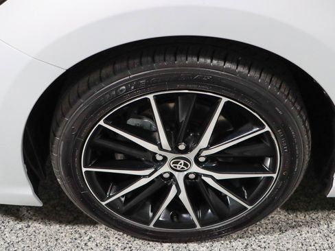 Used 2024 Toyota Camry SE image 11