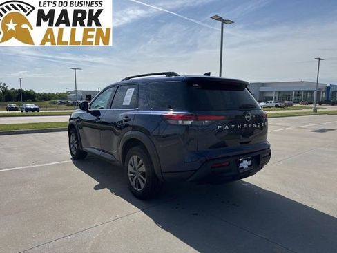 Used 2025 Nissan Pathfinder SV FWD image 4