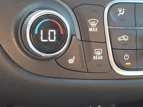 Used 2020 Chevrolet Equinox LT image 20