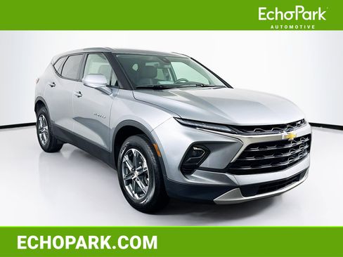 Used 2025 Chevrolet Blazer LT image 1