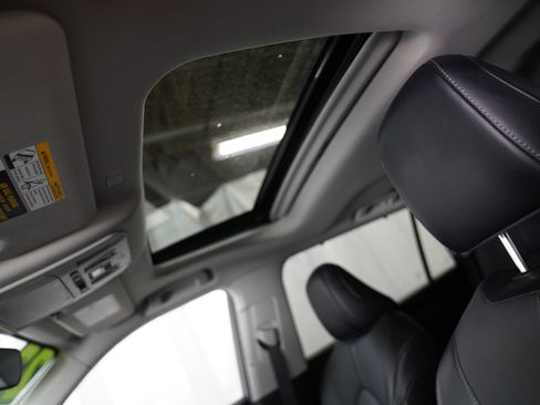 Used 2022 Toyota Highlander Limited AWD/4WD image 33