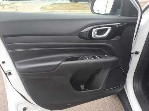 Certified 2022 Jeep Compass Altitude image 8