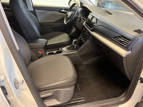 Certified 2024 Volkswagen Taos SE FWD image 10