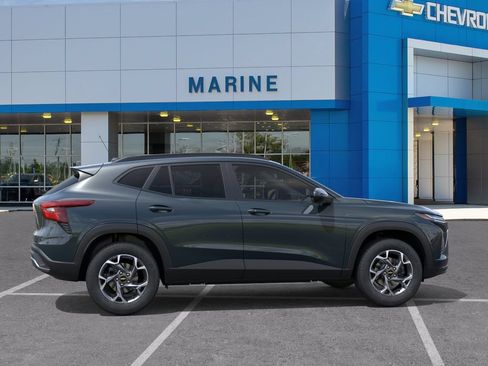 New 2026 Chevrolet Trax LT w/ LT Convenience Package FWD image 5