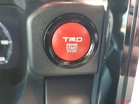 Certified 2025 Toyota Tacoma TRD Off-Road AWD/4WD image 20