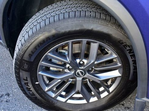 Used 2023 Nissan Rogue S image 30