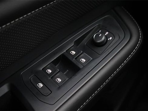 New 2026 Volkswagen Atlas Cross Sport SE image 19