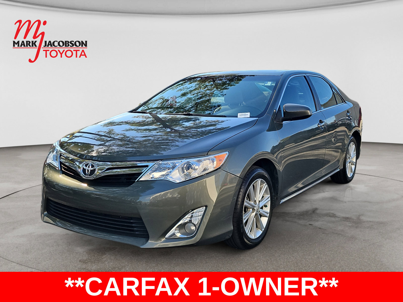 Used 2012 Toyota Camry XLE w/ Leather Pkg FWD image 1