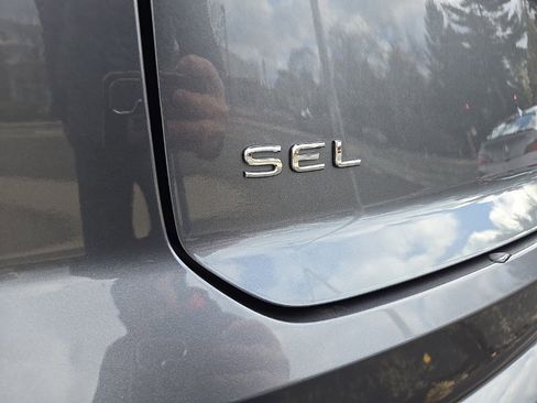 Used 2024 Volkswagen Atlas Cross Sport SEL Premium R-Line image 8