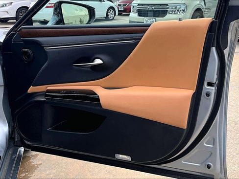 Used 2025 Lexus ES 350 w/ Premium Package image 23