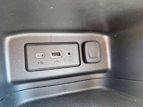 Used 2023 Chevrolet Equinox LT w/ Driver Convenience Package FWD image 20