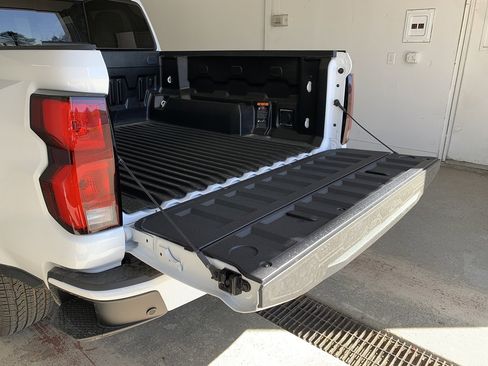 New 2024 Chevrolet Colorado LT w/ LT Convenience Package III image 10