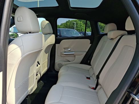 Used 2023 Mercedes-Benz GLA 250 4MATIC image 11