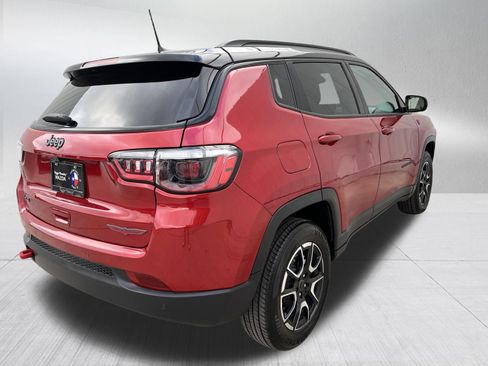 Used 2025 Jeep Compass Trailhawk AWD/4WD image 9