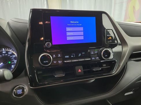 Used 2023 Toyota Highlander L image 14