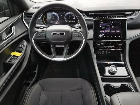 New 2026 Jeep Grand Cherokee L 2WD image 4