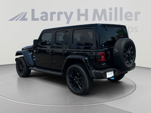 Used 2023 Jeep Wrangler Unlimited Sahara w/ Cold Weather Group AWD/4WD image 3