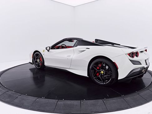 Used 2022 Ferrari F8 Tributo RWD image 17