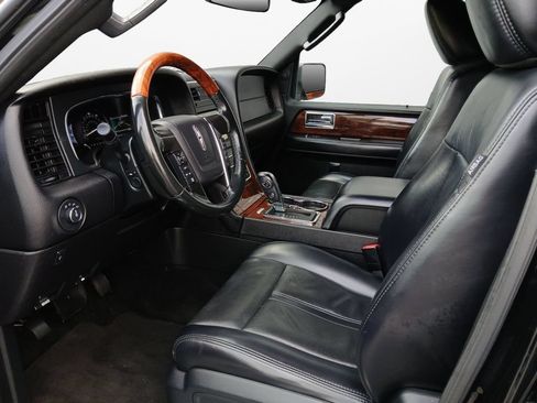 Used 2017 Lincoln Navigator Select AWD/4WD image 18