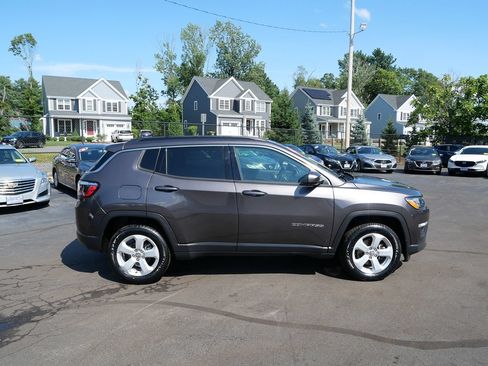 Used 2021 Jeep Compass Latitude w/ Driver Assistance Group AWD/4WD image 8